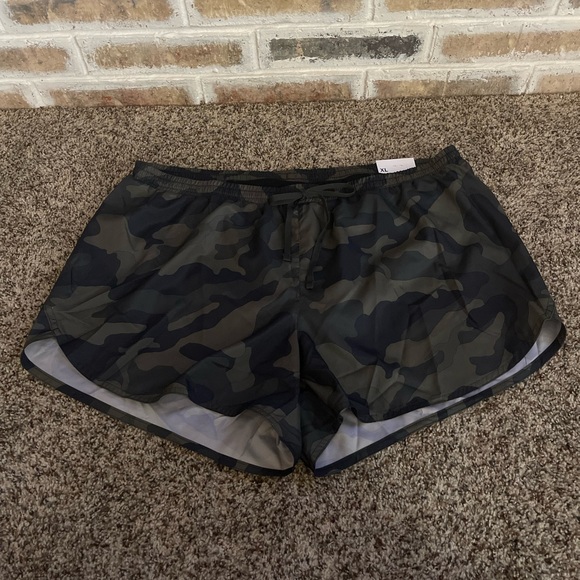 SOLD ON FB - 🆕 Old Navy Active camo shorts - Picture 9 of 9